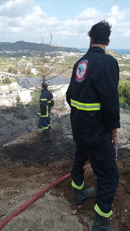 Συνδρομή της ΕΠ.ΟΜ.Ε.Α. Ρόδου σε πυρκαγιά στην περιοχή Καλυθιές 