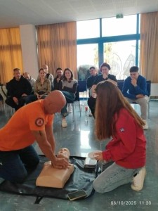 Η ΕΠΟΜΕΑ Λοκρών εκπαιδεύει πολίτες στις Πρώτες Βοήθειες