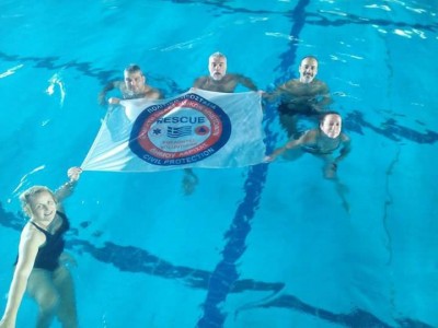 Lifeguard handles - Water rescue training