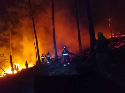 Ολονύκτια μάχη με τις φλόγες στην Ρόδο 